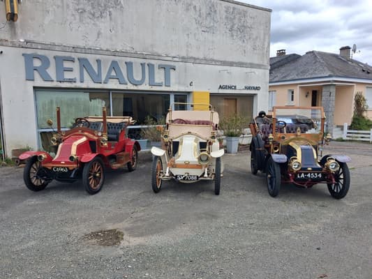 Three veteran Renaults (registrations C 6963, SV 7088, and LA-4534) parked outside the former Agence Hayard Renault garage in Mayenne