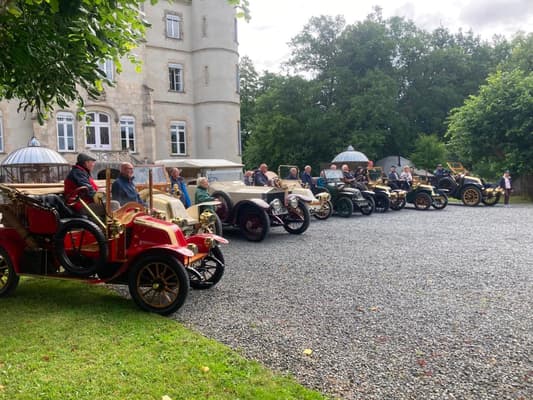 Pre-war and veteran Renault cars and crews lined up on the gravel driveway at Château de la Motte-Husson